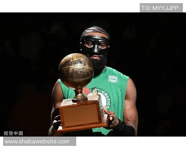 杰伦布朗狂砍42分展现超强火力次节独得18分助球队逆转局势