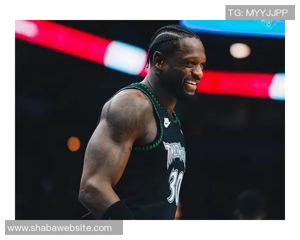 兰德尔半场表现稳定12投4中贡献13分5篮板1助攻状态回暖助力球队奋战